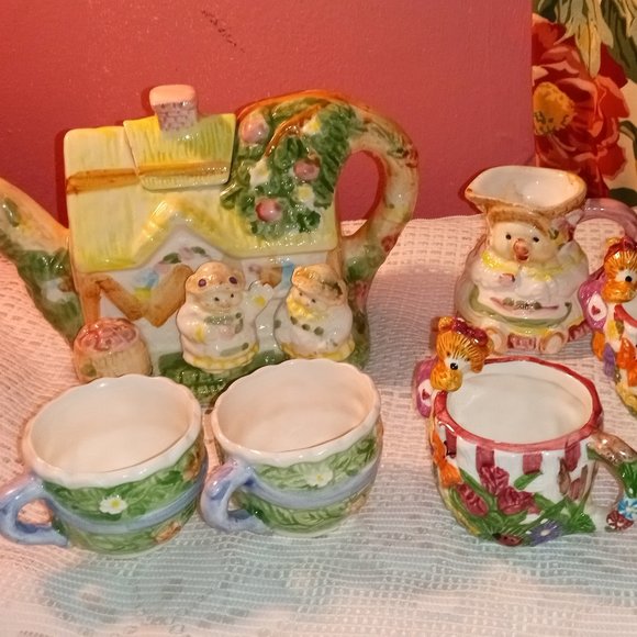 GIRLS YELLOW AND GREEN APPLE AND DUMPLINGS CERAMIC TEA SET - Picture 1 of 12